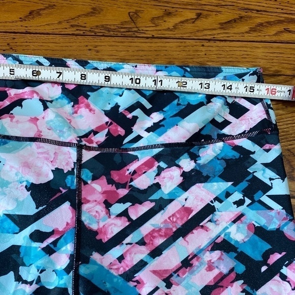 FABLETICS Women's Large Crop Pants Leggings Running Yoga Pink Gray Green. - Picture 3 of 7